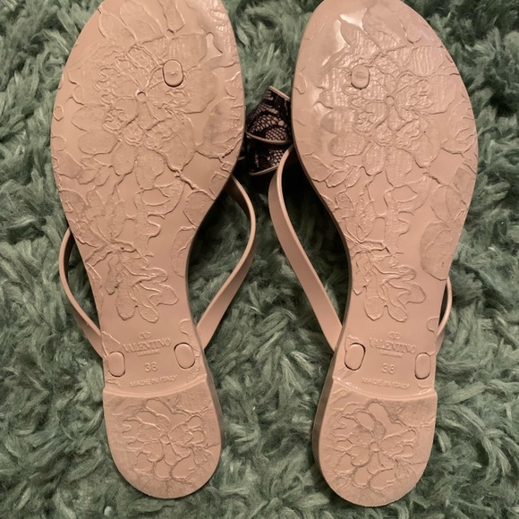Valentino Garavani Lace Print Bow Jelly sandals Sz 38 Practically New! - Picture 4 of 4